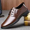 Novos Sapatos Casuais Clássicos 2025 para Homens, Estilo com Cadarços, Sapatos de Couro Masculinos para Primavera e Outono, Sapatos Individuais Versáteis de Couro Macio para Negócios, Transfronteiriço
