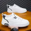 Zapatos de Hombre 2026 Primavera Nuevo Estilo Zapatos Blancos Zapatos Casuales para Hombre Tendencia Versátil Zapatillas Deportivas Transpirables Zapatos de Piel Suave para Hombre