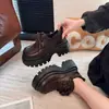 Mocasines de cuero suave estilo europeo para mujer, cabeza grande, 2026, nuevos, casuales, que aumentan la altura, zapatos pequeños de cuero, suela gruesa para personas bajas, zapatos de una sola pieza ligeros