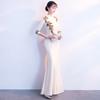 Vestido de Noche para Banquete para Mujer 2026 Nuevo Elegante Cuello Alto Blanco Cheongsam Digno y Elegante Vestido de Coro Cola de Pez