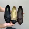 Primera reunión de la temporada, aumentó 4 cm ~ Estilo fragancia francesa pequeña, boca poco profunda, suela suave, para ir al trabajo, versátil, temperamento estilo coreano, patrón de rombos, zapatos de vestir