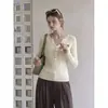 Suéter de punto largo de estilo coreano simple con cuello henley verde, tejido de ochos bordado para mujer, camisa básica ajustada otoño 2026