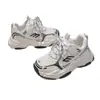 Zapatos para Niños 2026 Verano Nuevo Estilo Niños y Niñas Malla Simple Transpirables Suela Ligera Zapatos Casuales Modernos Versátiles Zapatos de Estudiante Papá