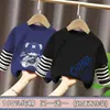 Camiseta de Manga Comprida para Meninos Estilo Primavera e Outono 2026 Novas Roupas de Outono para Crianças Camiseta Outono Algodão Puro Falso Duas Peças Listrada Camada Base