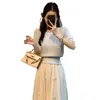 Blusa de Verão Feminina em Tricô Vazado de Seda Gelada Estilo Francês, Manga Curta, Linda Camiseta Elegante Preta Estilo Chanel que Marca a Cintura