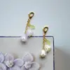 Ag04 Lirio del Valle Blanco y Morado Cierre de Primavera Cierre de Langosta Colgante Llavero DIY Hecho a Mano Accesorio para Bolso
