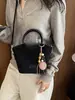 2026 Otoño Temprano Nuevo Bolso de Hombro Elegante de Nicho de Alto Valor Bolso de Mano Moderno Simple de Color Sólido Tipo Cubo Cruzado