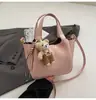Bolso Cubo Minimalista de Moda para Mujer 2025 Nueva Moda Cuero de Cera de Aceite Versátil Bolso Cruzado para el Trabajo