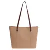 Bolso Tote Sencillo de Gran Capacidad para Viajes Diarios para Mujer 2025 Invierno Nuevo Estilo Lujo Accesible Color Contrastante Estilo Extranjero Exquisito Bolso de Hombro Único