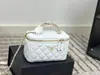 Bolso de mano acolchado de nicho tipo cubo para mujer 2025 Nuevo estilo Bolso pequeño tipo caja de fragancia Bolso de moda con cadena para hombro y cruzado