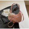 Bolsa de Mão Nova Moda 2025 para Mulheres, Bolsa de Ombro Simples com Laço de Nicho, Bolsa Transversal