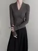 Camisa de Malha Gola V de Alta Qualidade para Mulheres, Outono e Inverno Aconchegante e Super Bonita Estilo Coreano Chic para o Início do Outono