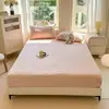 Faldón de Cama de Leche Tallado Suave Agradable a la Piel Cálido Cubierta de Cama para Dormitorio de Invierno Antideslizante Seguro Fácil de Cuidar Simple Versátil