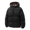 Chaqueta de algodón de invierno para hombre, nuevo estilo Hong Kong, corte holgado, talla grande, chaqueta acolchada con capucha de bloques de color para hombres jóvenes y de mediana edad, en stock