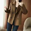 Elegante abrigo de lana otoño e invierno para personas petite, moderno modelo nuevo 2026, versátil para ir al trabajo, corte holgado con botones de doble botonadura y bolsillos