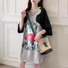 Camiseta de Manga Corta Raglán con Estampado de Dibujos Animados Americanos para Mujer Verano 2025 Marca de Moda Tops Sueltos Moda para Gorditas Reductores de Edad