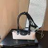 Bolso Francés de Nicho de Lujo Ligero Tipo Baguette de Moda Chic Bolso Dumpling Transfronterizo para el Viaje Diario Versátil Tendencia Bolso de Hombro Único para el Brazo