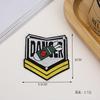 Insignia creativa con forma de escudo bordado por computadora en tela, pegatinas de letras, parche bordado con logo para ropa, agujero, venta al por mayor