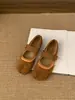 Sapatos Tamanco Mary Jane Retro com Velcro e Biqueira Dividida para Mulheres 2026 Novos Versáteis Slip-On Antiderrapantes Planos Tendência