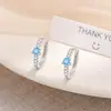 Brincos de Prata Esterlina S925 com Zircônia Azul Microincrustada, Ear Cuffs Simples e Fashion Japoneses e Coreanos, Argolas de Design Versátil e Cool de Nicho