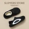 Pantuflas de Algodón Impermeables para Hombre en Otoño e Invierno Nuevo Estilo Casual para Exteriores Felpa Cálida Suela Suave Antideslizantes Resistentes al Desgaste Pantuflas de Algodón para Mujer Venta al por Mayor