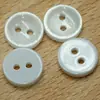 Botones de resina perlados de dos agujeros más vendidos del fabricante en stock, botones de dos agujeros con forma de cuenco para camisetas, camisas y botones pequeños para puños