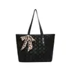 Bolsa Tote Grande de Ombro de Luxo para Mulheres, Bolsa Tote de Moda para o Dia a Dia com Grande Capacidade, Lenço de Seda, Design de Letras 2026 para Mulheres