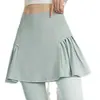 Conjunto de saia-calça estilo tubarão de duas peças para mulheres, novidade de verão 2026, corte justo, amigável à pele, calça de yoga com sensação de pele para usar como roupa externa.