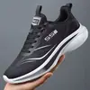 Zapatos de hombre para primavera y verano, zapatos transpirables de malla, zapatos casuales, zapatillas deportivas ultraligeras, suela suave, antideslizantes, amortiguadores, zapatillas para correr para estudiantes