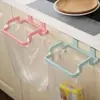 Portabolsas de basura para colgar en la puerta, estante de plástico para almacenamiento de bolsas de cocina sin taladro, estante para cubo de basura, venta al por mayor