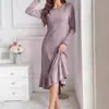 La nueva colección de otoño e invierno de Amazon de vestidos de canalé estilo europeo y americano, con mangas largas, colores lisos y bajos de volantes de moda, está disponible para exportación.