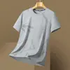 2026 Verano Nuevo Camiseta de Manga Corta de Seda de Hielo de Secado Rápido para Hombre Holgada Transpirable Deportiva Moderna Cuello Redondo Top de Media Manga