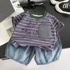 Conjunto de Ropa de Verano para Niños Manga Corta 2026 Nuevo Elegante Estilo Coreano para Niños Pequeños Bebé Bolsillo Conjunto de Dos Piezas Moderno