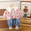 Conjunto Feminino Novo Estilo Moda Academia Cardigan com Lapela 2025 Casaco Roupas de Bebê para Crianças Conjunto de Três Peças Fofo