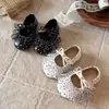 Sapatos pequenos de couro com cadarço para crianças, nova coleção primavera 2026, estilo coreano, sapatos de princesa da moda para meninas, bico fino, bolinhas, laço, modernos