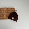 Gorro de lana para bebé con letra P coreana, cálido, para otoño e invierno, para niños y niñas, de punto, con protección para las orejas y gorro frío.