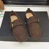 Nuevos mocasines slip-on de suela blanda y talla grande para mujer, versátiles y fáciles de llevar, con detalles de hebilla, en estilo retro