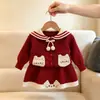 Conjunto de suéter para niña, nuevo estilo otoño/invierno, con un lindo diseño de bolsillo de gato, cuello azul marino, vestido tejido y un estilo coreano de moda para bebés.