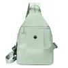 Atacado transfronteiriço de mochilas pequenas femininas de ombro único e duplo para atividades ao ar livre, casuais e leves, bolsas da moda para o dia a dia