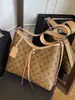 Bolsa de Ombro Retrô de Luxo Leve para Presbiopia para Mulheres Nova Bolsa Tote de Grande Capacidade para o Dia a Dia, Bolsa de Ombro Cruzada Fashion e Versátil