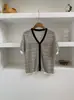 Cárdigan de Punto de Verano 2026 para Mujer Coreano Retro Jacquard Rayas Cuello en V Versátil Moda Hombros Anchos Camiseta sin Mangas Camiseta
