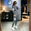 Conjunto de moletom com gola redonda e calça jogger, listrado em waffle e blocos de cor, novo para o início do outono de 2026, para mulheres, estilo de rua com toque de alta qualidade