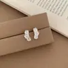 Aretes Pequeños Diarios con Forma de Flor Color Arena Dorada para Mujer, Diseño de Aguja de Plata, Pendientes Minimalistas Estilo Coreano y Japonés al por Mayor