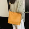Bolsa de Mão Tecida Retro Fashionável 2026, Bolsa de Ombro Transversal tipo Balde Simples de Nicho de Alto Valor e Grande Capacidade