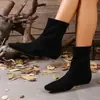 Botas Curtas Estilo Coreano Retrô Versáteis Bico Fino Salto Baixo para Mulheres Outono e Inverno Novas Botas Femininas de Camurça Zíper Traseiro Botas Slim