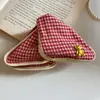 Pinza Triangular para el Cabello de Tela Estilo Coreano, Pasador Dulce y Elegante, Pinza de Tiburón, Lujo Ligero, Sensación de Alta Gama, Accesorio Versátil para el Cabello para Mujeres