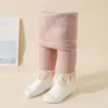 Medias forradas de forro polar para niñas de otoño e invierno, leggings de bebé cálidos de color liso, calcetines versátiles de una sola pieza con ribete de encaje