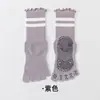 Calcetines de yoga de cinco dedos para mujer, calcetines a rayas de media pantorrilla con dedos separados para primavera/verano, calcetines antideslizantes profesionales para fitness en interiores y Pilates