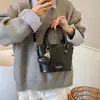 Bolsas Texturizadas de Moda Transfronterizas 2025 Invierno Nuevo Estilo Retro Bolso de Hombro Cruzado Moda Bolso Bandolera Tipo Cubo para Mujeres