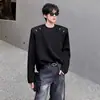Sudadera con hombrera de remaches negros para hombre, diseño de moda para primavera y otoño, camiseta de manga larga, estilo americano de alta calle, camiseta interior